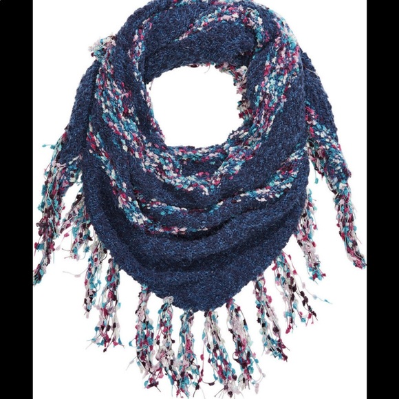 🆕New with tags FREE PEOPLE SNUGGLE TRIANGLE SCARF - Picture 2 of 9